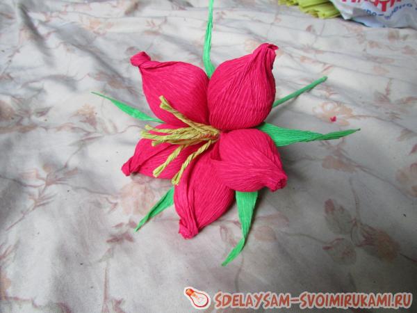 цветок из гофрированной бумаги