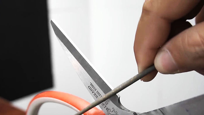 8 способов быстро наточить ножницы