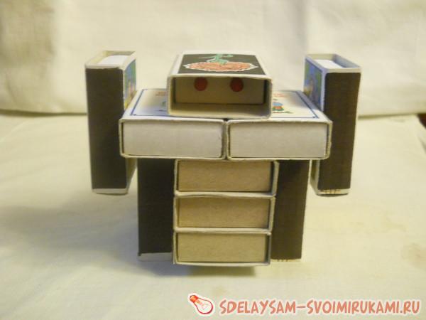 Модель из картонных коробок