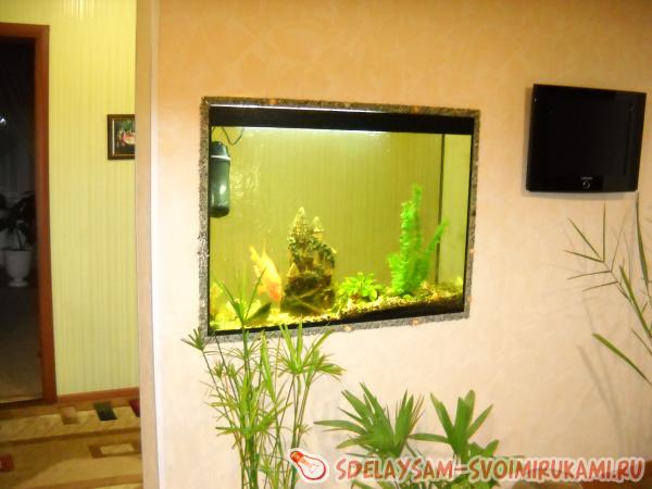 Установка аквариума в стене