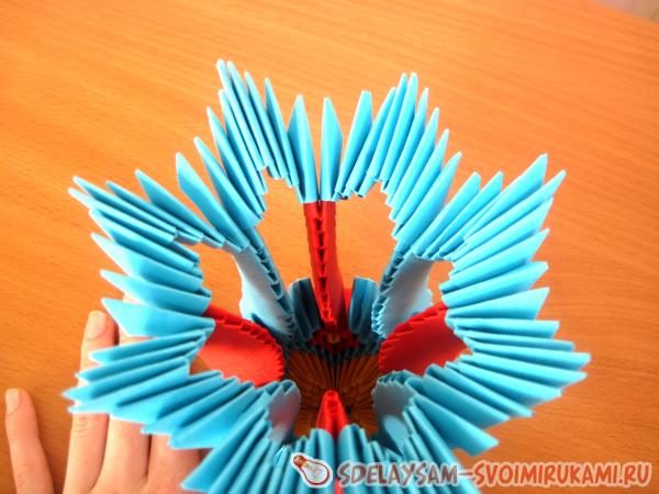 Ваза в технике модульного оригами