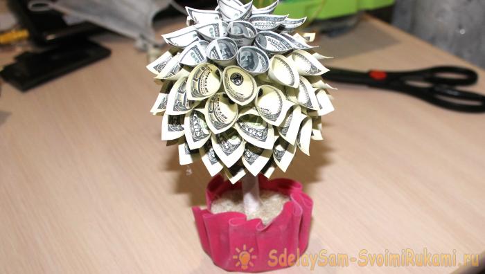 Стильный топиарий из денежных купюр: дерево счастья своими руками