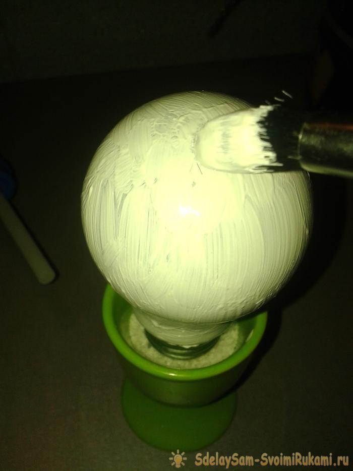 Снеговик из электрической лампочки
