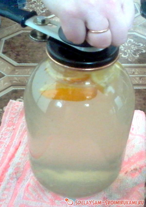 Сок березовый с лимоном на 3 литровую. Заготовка березового сока. Закатка березового сока. Консервация березового сока. Рецептик консервации березового сока.