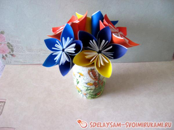 Цветы из бумаги оригами