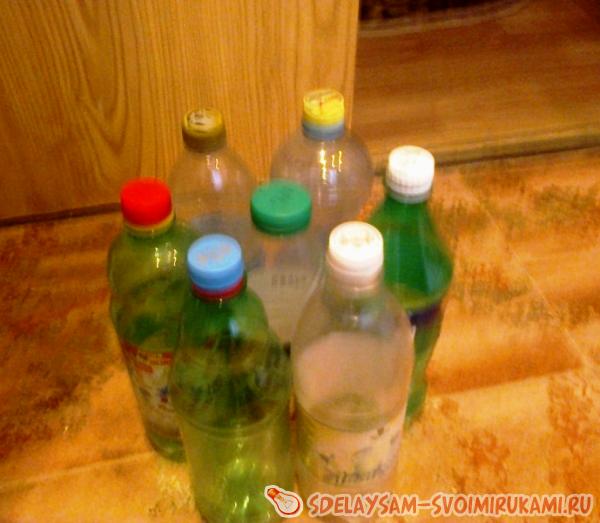 несколько пластиковых бутылок