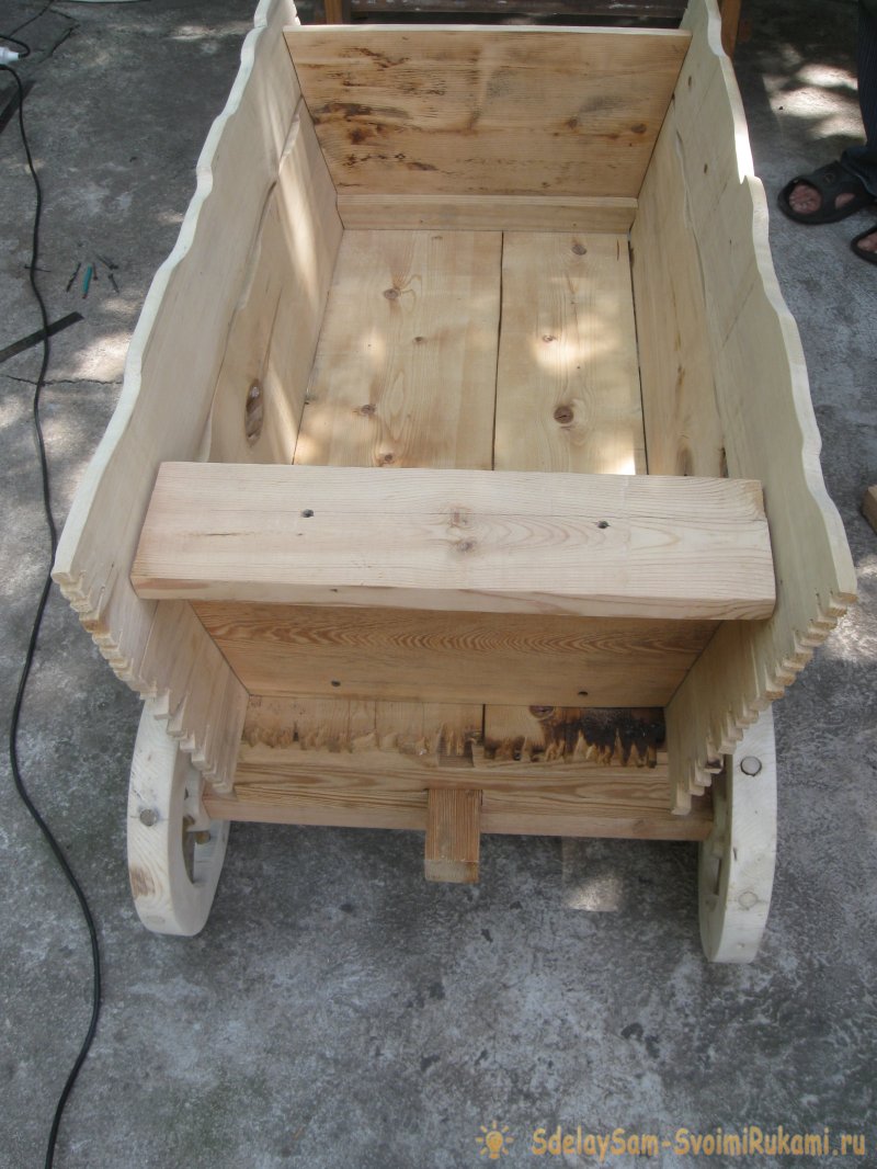 Изготовление деревянной брички