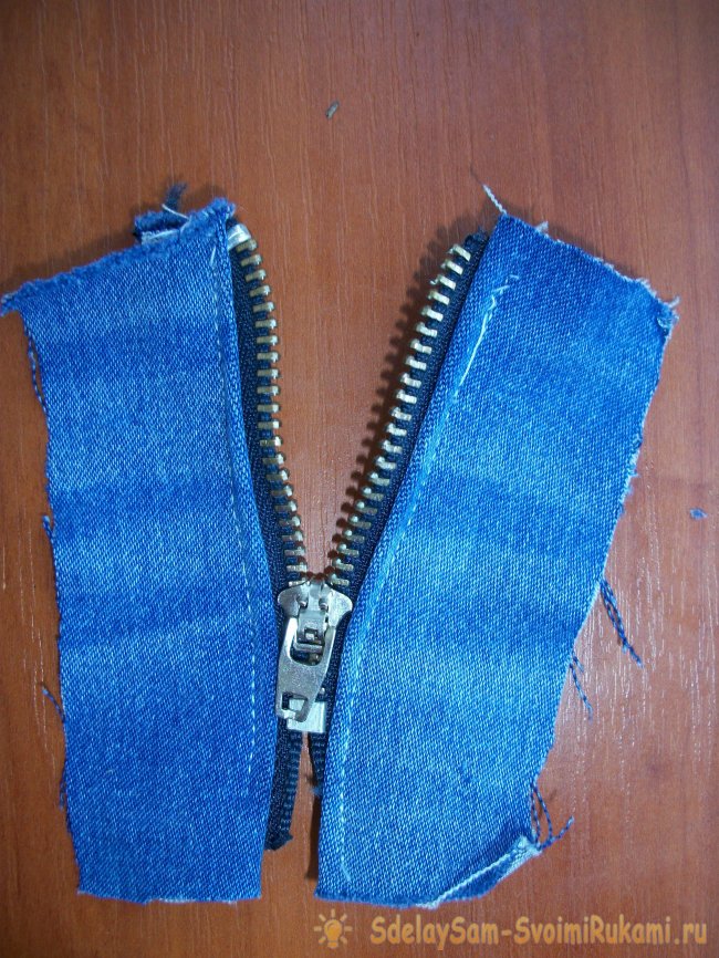 Одежда для куклы из старых джинсов