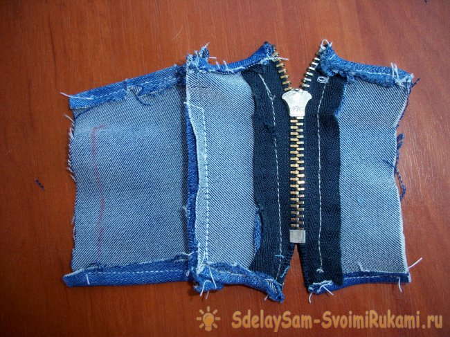 Одежда для куклы из старых джинсов