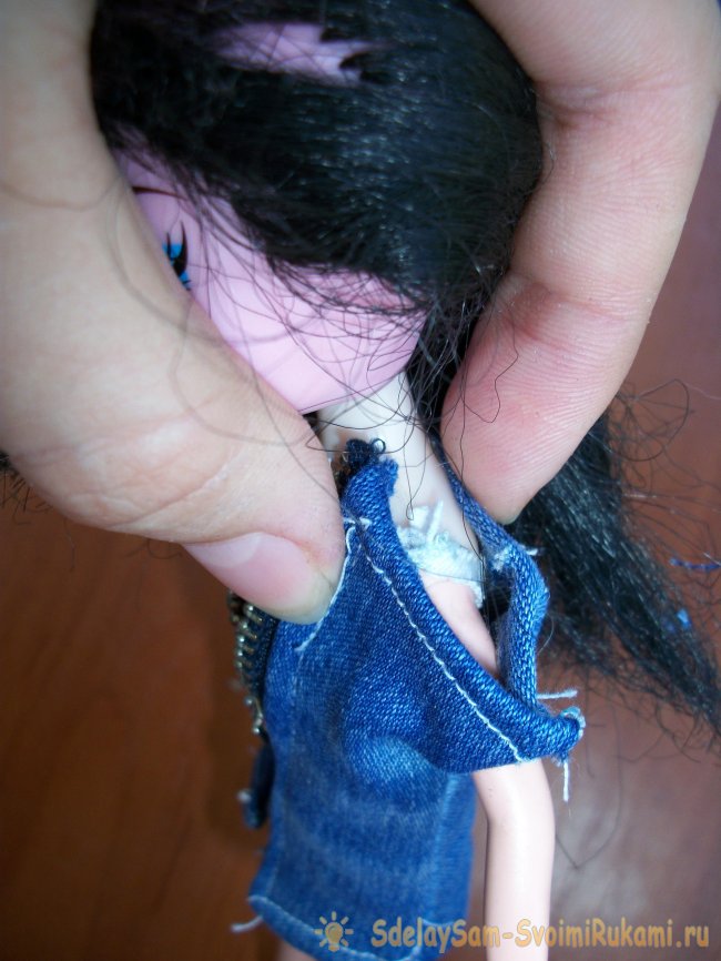 Одежда для куклы из старых джинсов