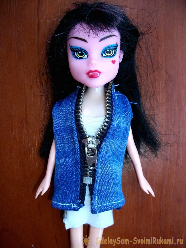 Одежда для куклы из старых джинсов