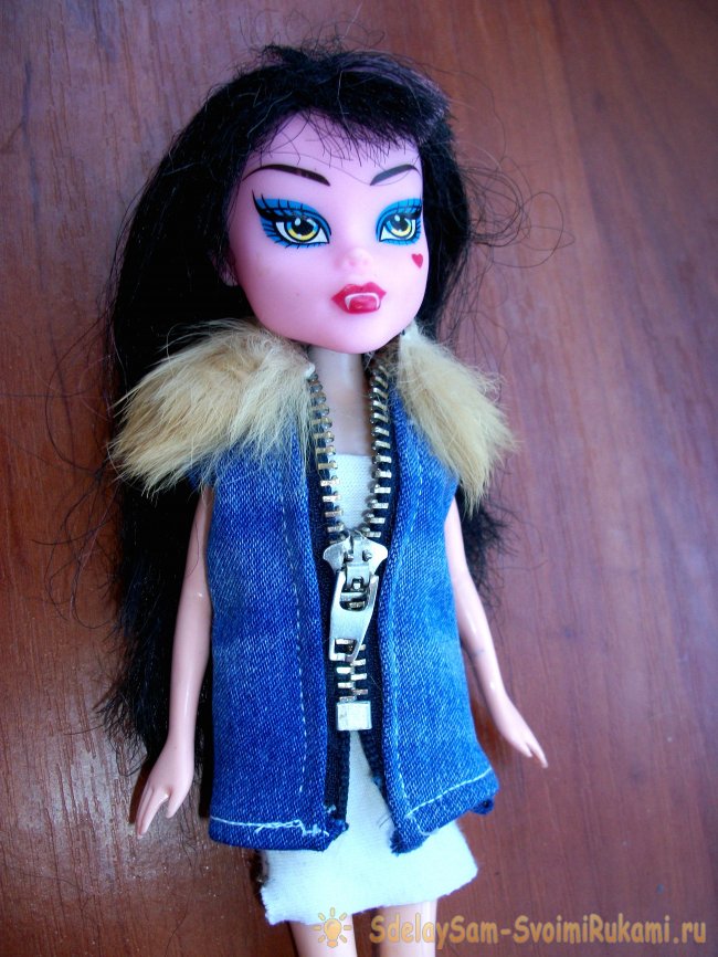Одежда для куклы из старых джинсов