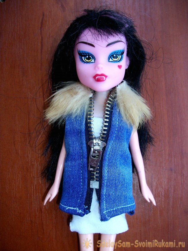 Одежда для куклы из старых джинсов