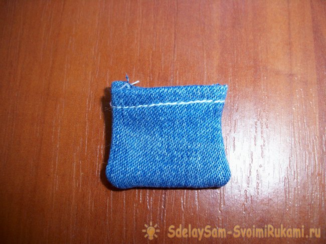 Одежда для куклы из старых джинсов