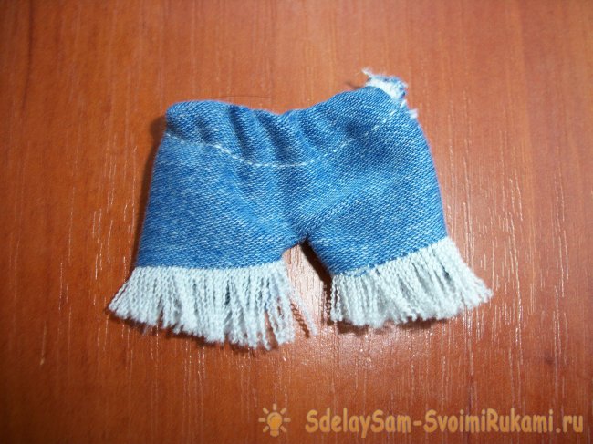 Одежда для куклы из старых джинсов