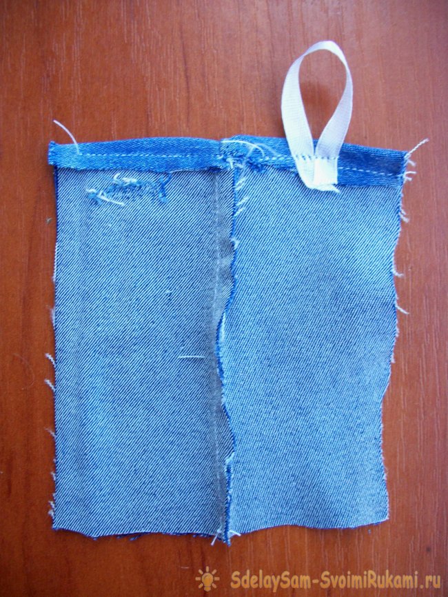 Одежда для куклы из старых джинсов