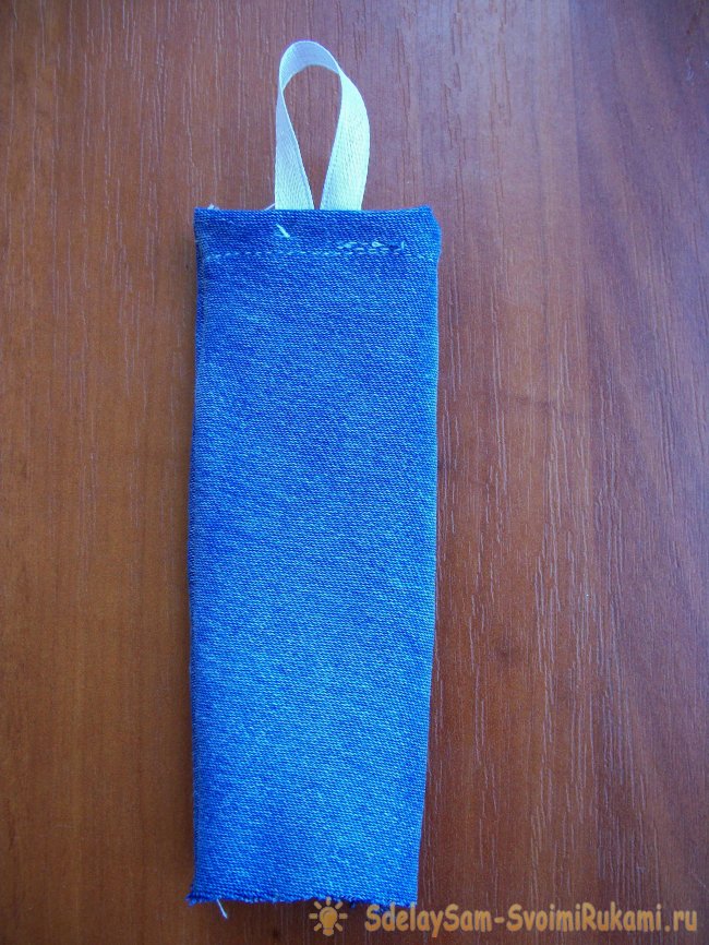 Одежда для куклы из старых джинсов