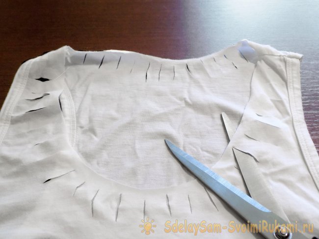 Декорируем белую майку своими руками