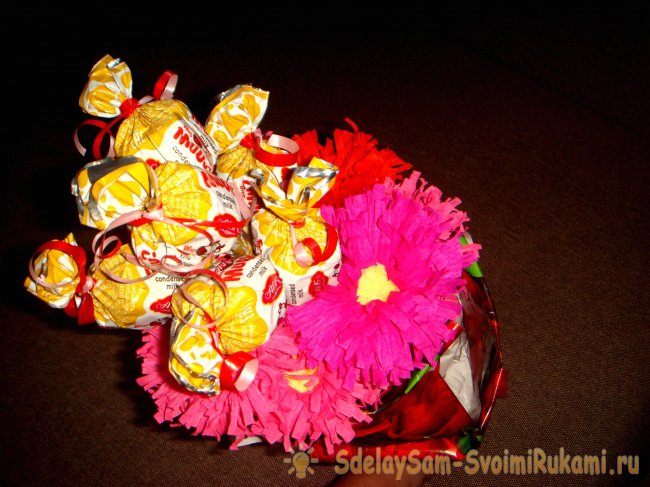 Астры из креповой бумаги