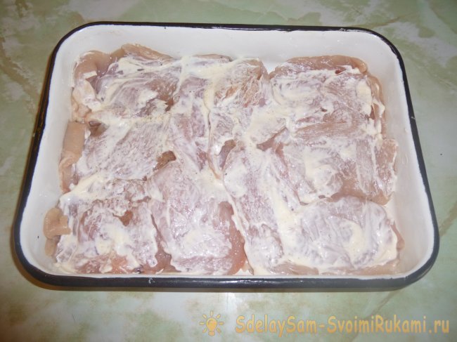 Куриное филе с помидорами и сыром