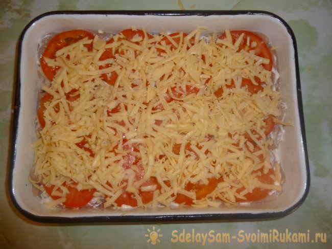 Куриное филе с помидорами и сыром