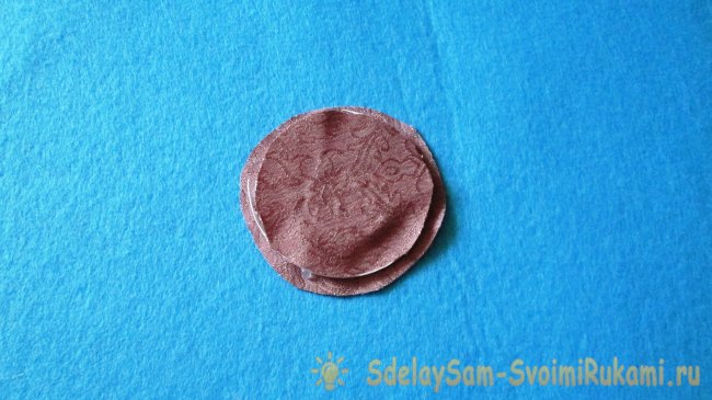 Корзинка из баночки от сметаны и атласных лент