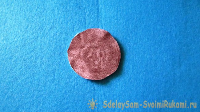 Корзинка из баночки от сметаны и атласных лент