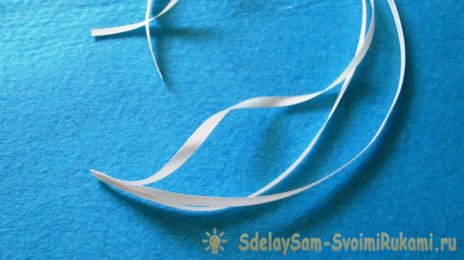 Корзинка из баночки от сметаны и атласных лент