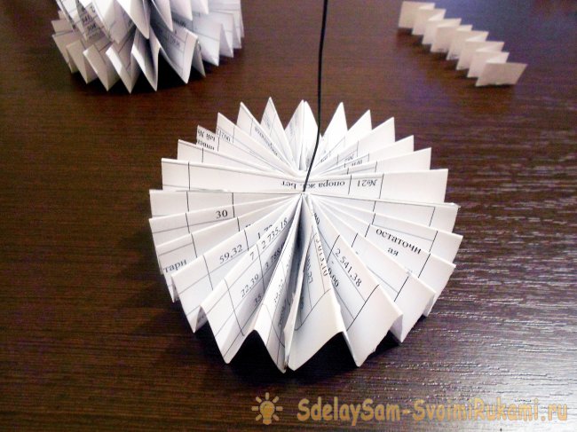 Елочка из офисной бумаги своими руками