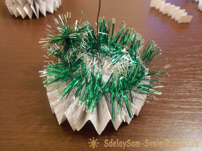Елочка из офисной бумаги своими руками
