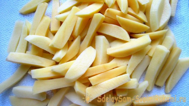 Картошка фри в бумажном конверте