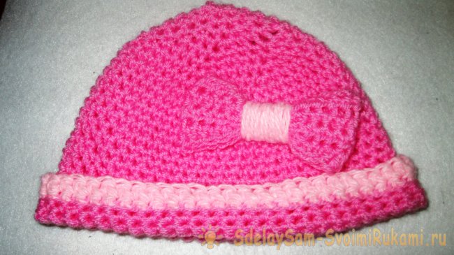 Шапочка с бантиком для малышки крючком