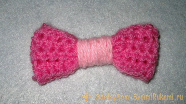 Шапочка с бантиком для малышки крючком