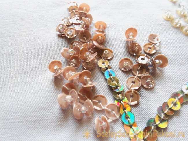 Вышивка на брюках бисером и пайетками