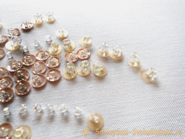 Вышивка на брюках бисером и пайетками