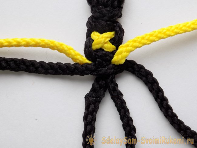 Как сплести браслет Икс из шнуров