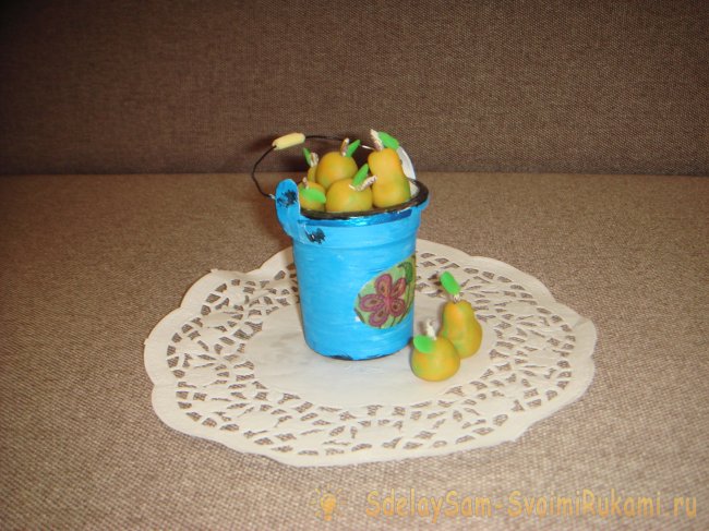 Ведерко с плодами