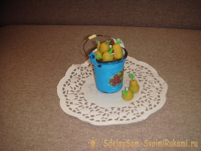 Ведерко с плодами