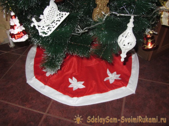 Накидка на крестовину елки