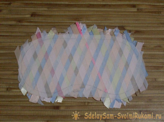 Шьём маску для сна с использованием атласных лент