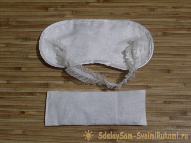 Шьём маску для сна с использованием атласных лент