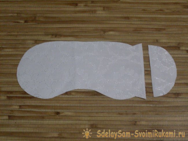 Шьём маску для сна с использованием атласных лент