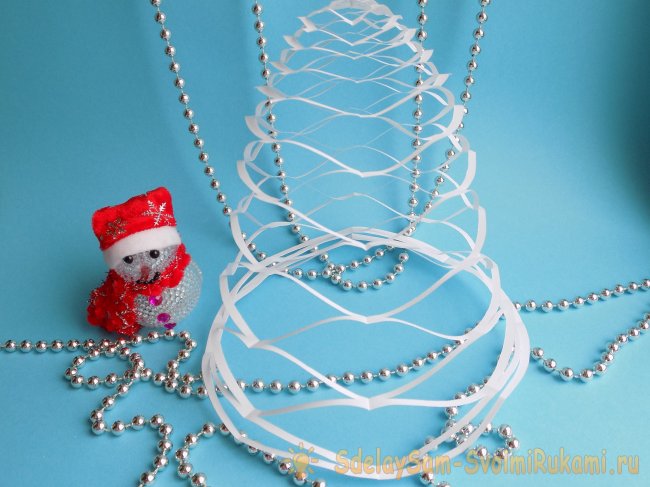 3D-елочка из офисной бумаги