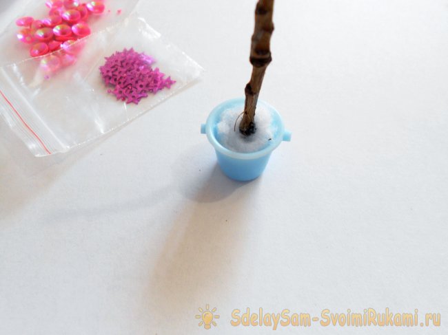 Миниатюрная елочка из ваты