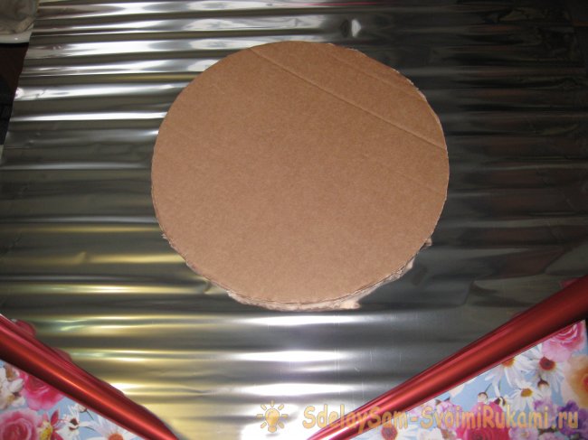 Подарочный торт из памперсов