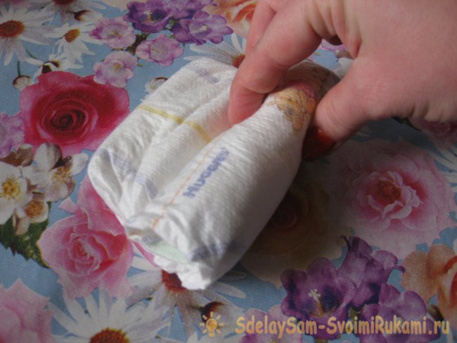 Подарочный торт из памперсов