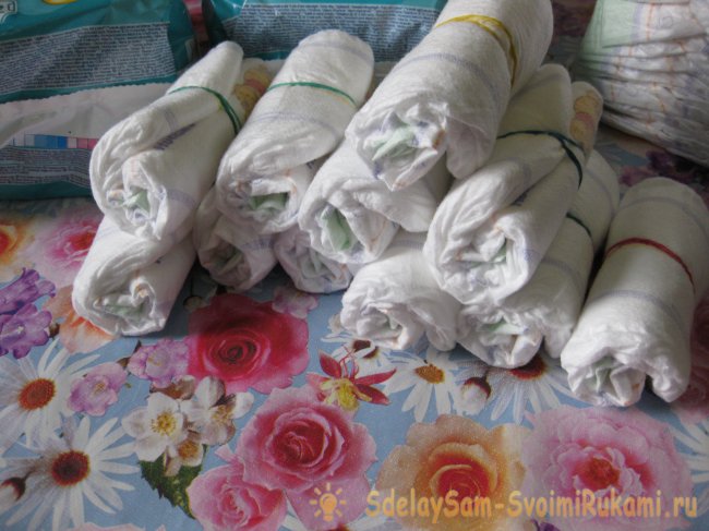 Подарочный торт из памперсов