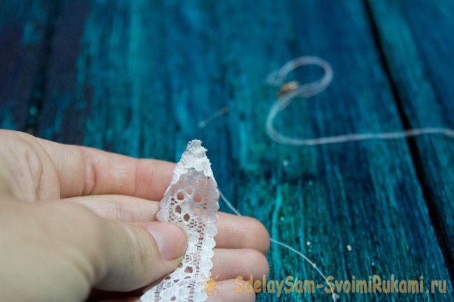 Чокер из кружева и подвески за 10 минут