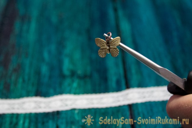 Чокер из кружева и подвески за 10 минут