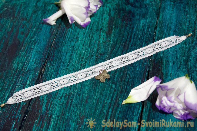 Чокер из кружева и подвески за 10 минут